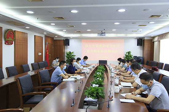 区人大常委会召开食品行业安全生产执法检查座谈会照片01.jpg